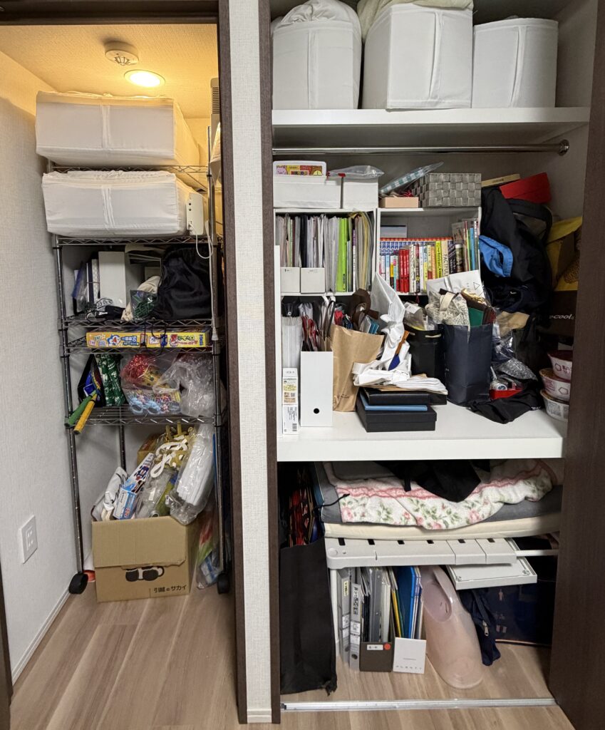 押入れと隣接するクローゼットのお片づけBefore
